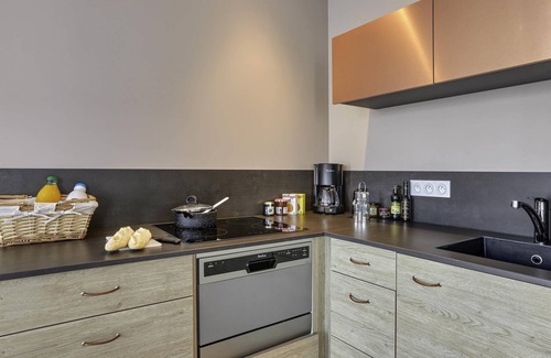 Plescop Apartment | Aparthotel Adagio & Spa Vannes