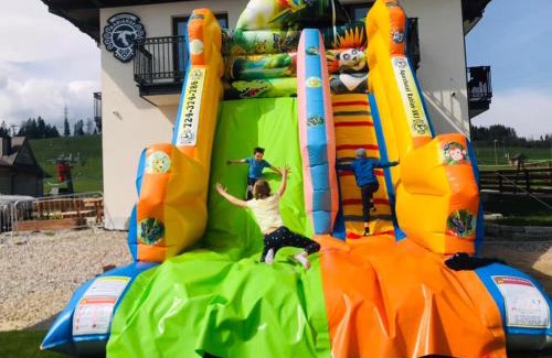 Bialka Tatrzanska Apartment | Aparthotel Rabiań-SKI ZEWNETRZNY BASEN ORAZ JACUZZI Z PODGRZEWANĄ WODĄ SALA ZABAW I DMUCHANIEC