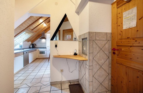 Wolpadingen Apartment | Apartment 'Schlafen Unterm Sternenzelt' with Shared Terrace and Wi-Fi