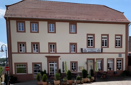 Thaleischweiler-Froschen Apartment | Apartment '8' with Shared Garden and Wi-Fi