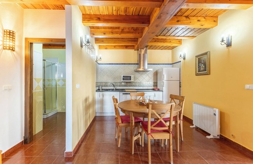 Fresnedillas de la Oliva Apartment | Apartment 'Casa Baja' with Shared Pool, Private Terrace and Wi-Fi