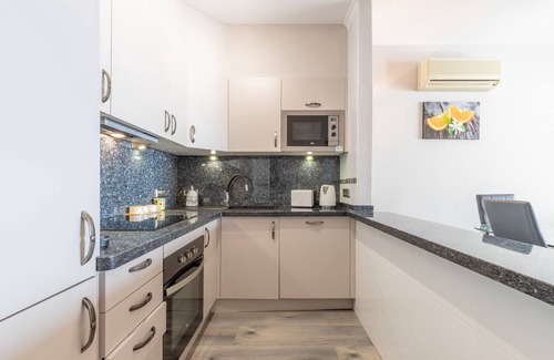 Cumbre del Sol Apartment | Apartment 'Azahar Panorama Suite' with Sea View, Shared Pool and Wi-Fi
