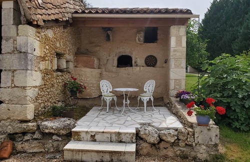 Saint-Privat-en-Perigord House | Apartment Coquelicot in La Marteille - 2 people