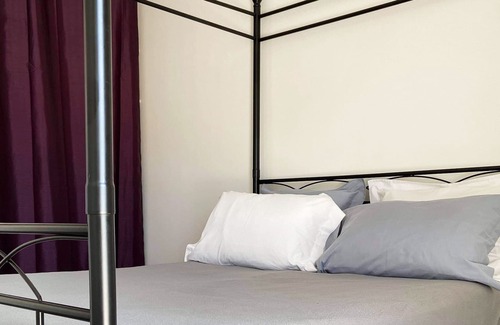 Villeneuve-les-Maguelone Apartment | Apartment 'Très Beau T2' with Private Terrace, Private Garden and Wi-Fi