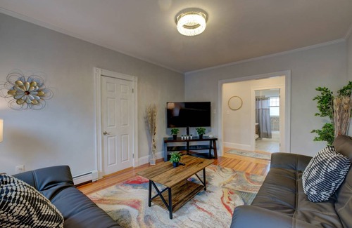 Roxbury Apartment | Apartment ∙ 2 bedrooms ∙ 6 guests