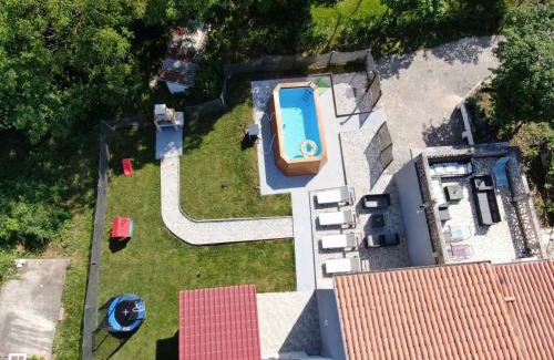 Martinski Apartment | apartman Goga with pool and jacuzzi