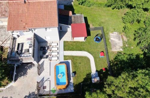 Martinski Apartment | apartman Goga with pool and jacuzzi