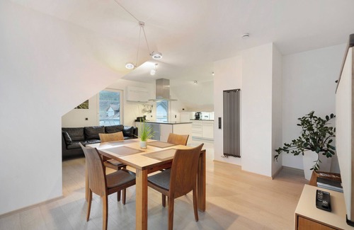 Kiechlinsbergen Apartment | Apartment 'Savoir-vivre' with Balcony, Wi-Fi and Air Conditioning