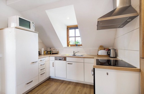 Weiden in der Oberpfalz Apartment | Apartment 'Ferienwohnung Weiden' with Shared Terrace, Balcony and Wi-Fi