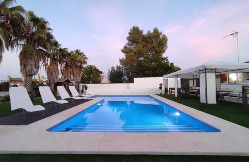 Espartinas Apartment | Apartment 2, Chalet Manzano 15 min from Seville