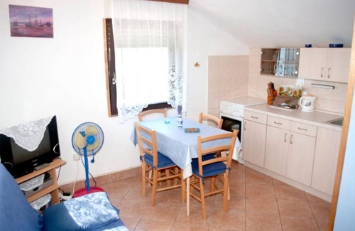 Prvic Luka Apartment | Apartment Mirni (10648-A1) - Prvic Luka - island Prvic