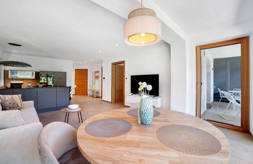 Salonetto Apartment | Apartment 'Sina' with Mountain View, Private Terrace and Wi-Fi