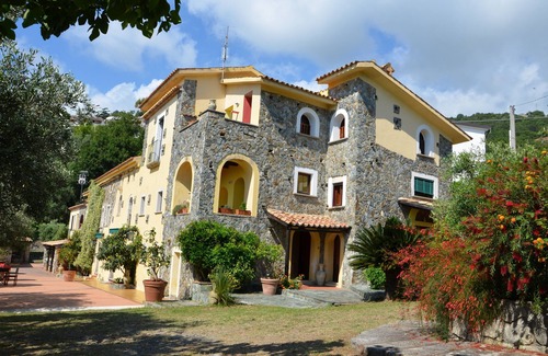 Falconara Albanese Apartment | APARTMENTS IN A SUGGESTIVE CASALE OF THE '700 about 200 mt FROM THE SEA
