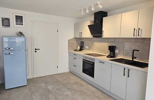 Muensingen Apartment | Apartment 'Alb-Apfel' with Private Terrace, Shared Garden and Wi-Fi