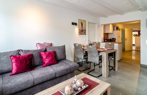 Sipplingen Apartment | Apartment "Ferienwohnung Lindau" with Covered Balcony, Wi-Fi & TV