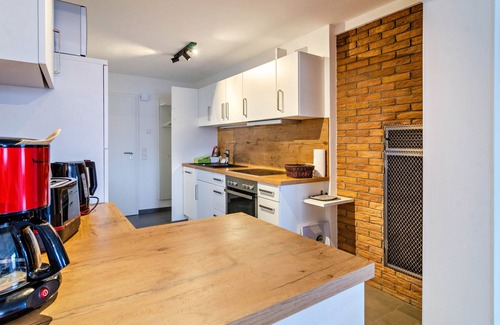 Sipplingen Apartment | Apartment "Ferienwohnung Lindau" with Covered Balcony, Wi-Fi & TV