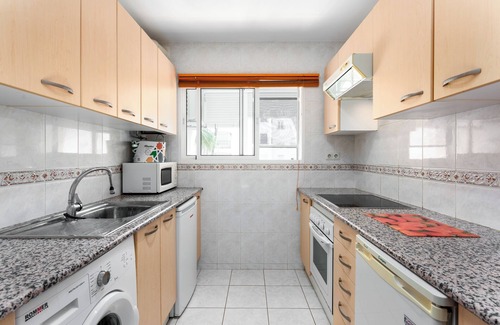 San Luis de Sabinillas Apartment | Apartment 'Manilva Home' with Mountain View, Wi-Fi and Air Conditioning