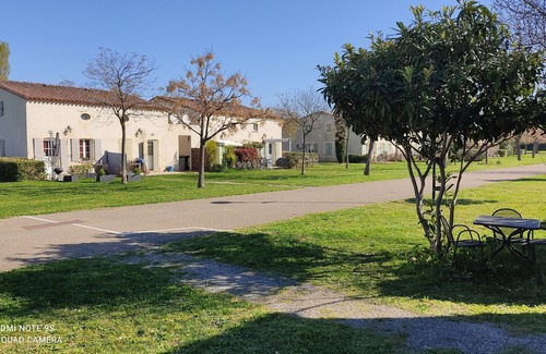 Gallargues-le-Montueux House | Apartment in the Camargue with swimming pool