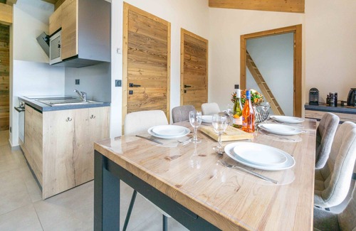 Val Cenis Apartment | Apartment 'Chalet La Parrachée' with Balcony, Wi-Fi and Air Conditioning