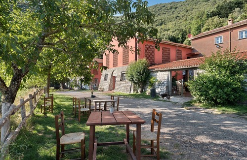 Castiglione Chiavarese Apartment | Apartment 'Casetta' with Mountain View and Shared Garden