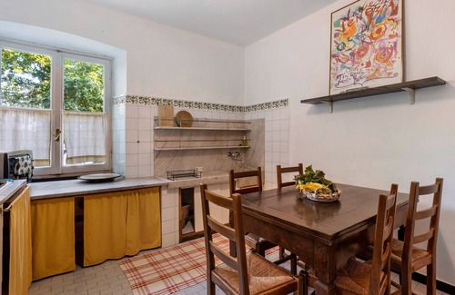 Castiglione Chiavarese Apartment | Apartment with sea view and shared garden