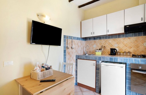 San Bartolomeo al Mare Apartment | Apartment 'Villa Mistral' with Private Pool, Wi-Fi and Air Conditioning