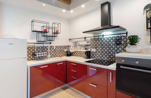 San Bartolomeo al Mare Apartment | Apartment 'All’ombra Del Carrubo Vista Mare' with Sea View, Wi-Fi and Air Conditioning