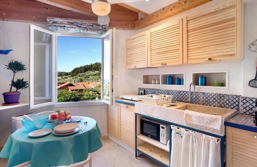 San Bartolomeo al Mare Apartment | Apartment 'La Libellula Blu' with Sea View, Wi-Fi and Air Conditioning