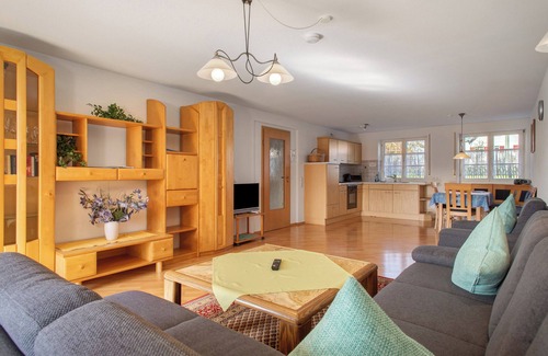 Kressbronn Apartment | Apartment '1, 80 Qm' with Shared Garden, Balcony and Wi-Fi