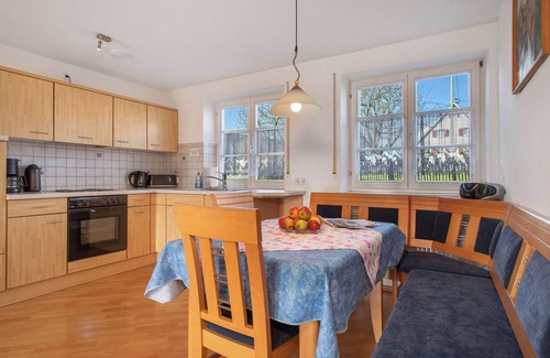 Kressbronn Apartment | Apartment '1, 80 Qm' with Shared Garden, Balcony and Wi-Fi