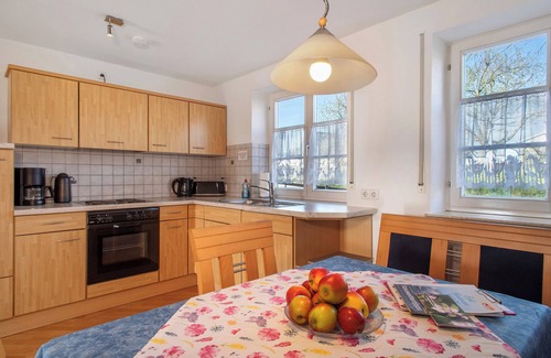 Kressbronn Apartment | Apartment '1, 80 Qm' with Shared Garden, Balcony and Wi-Fi
