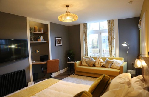 Lower Wick Apartment | Apartment ∙ 1 bedroom ∙ 4 guests