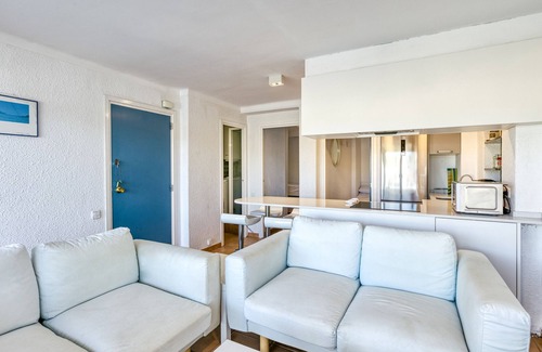 Llafranc Apartment | Apartment '1a Linea Mar Port Llafranch' with Sea View, Private Terrace and Wi-Fi
