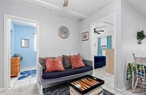 Southwest Apartment | Apartment ∙ 2 bedrooms ∙ 5 guests