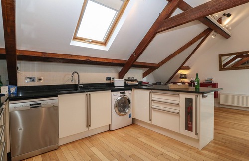 Llanbedrog Cottage | APARTMENT 2, GORWEL GLAS, pet friendly in Llanbedrog