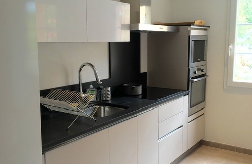Saint-Tropez City Centre Apartment | APARTMENT 2 STEPS FROM PLACE DES LICES IN RESIDENCE WITH POOL AND PARKING