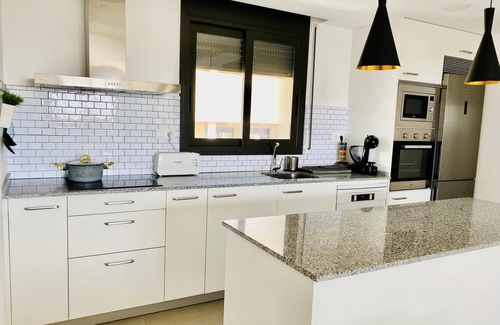 Torredembarra Apartment | Apartment 200m beach and station only 45min BCN