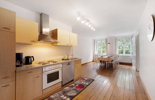 Schlagsdorf Apartment | Apartment '3,5 Zimmer Wohnung' with Shared Garden, Balcony and Wi-Fi