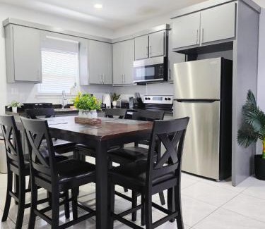Weslaco Apartment | Apartment 3 bedrooms 40 minutes from South Padre