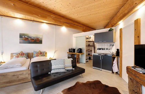 Rosenfeld Apartment | Apartment '-3-die Drei, Studio 35qm' with Private Terrace, Shared Garden and Wi-Fi