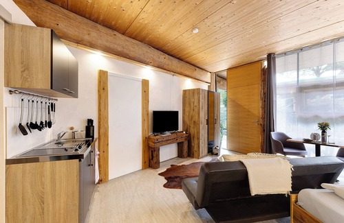 Rosenfeld Apartment | Apartment '-3-die Drei, Studio 35qm' with Private Terrace, Shared Garden and Wi-Fi