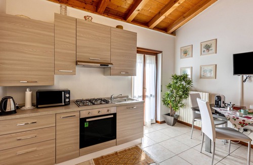 Valeggio sul Mincio Apartment | Apartment '38' with Shared Terrace and Balcony
