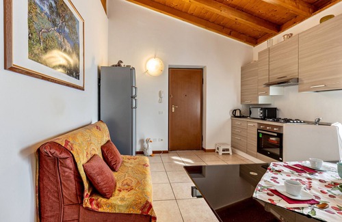 Valeggio sul Mincio Apartment | Apartment '38' with Shared Terrace and Balcony