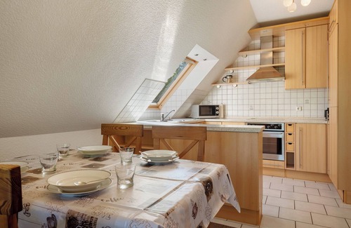 Altenwalde Apartment | Apartment '3 Raum Ferienwohnung' with Private Roof Terrace, Balcony and Wi-Fi