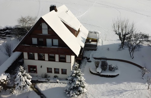 Sankt Maergen Apartment | Apartment '3-zi-fewo' with Shared Terrace, Shared Garden and Wi-Fi