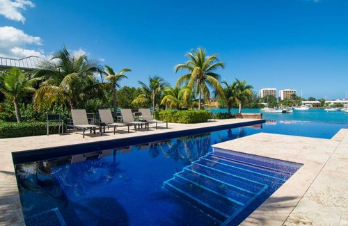 Montego Bay Apartment | Apartment ∙ 4 bedrooms ∙ 8 guests