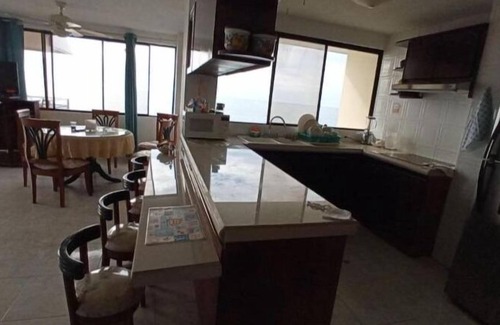 Tonsupa Apartment | Apartment 4 bedrooms 12 people sea view 8th floor Playa Almendro