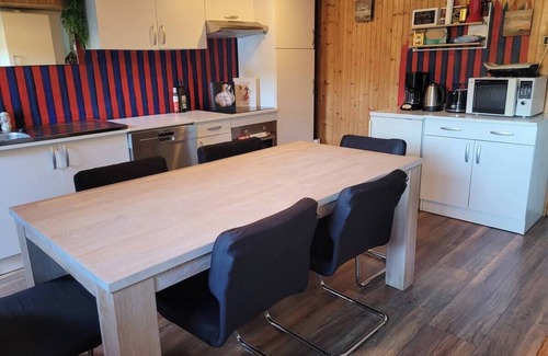 As House | Apartment 4 bedrooms, 6 beds, 2 bathrooms, livingroom, kitchen toilet