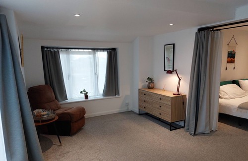 Barrow Gurney House | Apartment 5. (20 min walk to Bristol Airport)