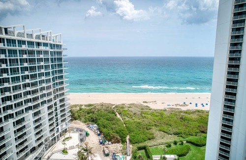 Singer Island Apartment | Apartment ∙ 5 bedrooms ∙ 10 guests